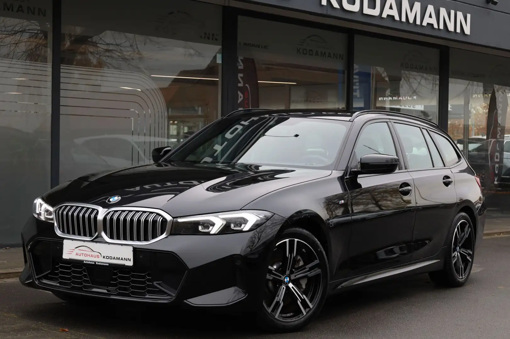 BMW 330 i xDrive M-Sportpaket*Widescreen*HiFiAlpine* Schwarz - 1