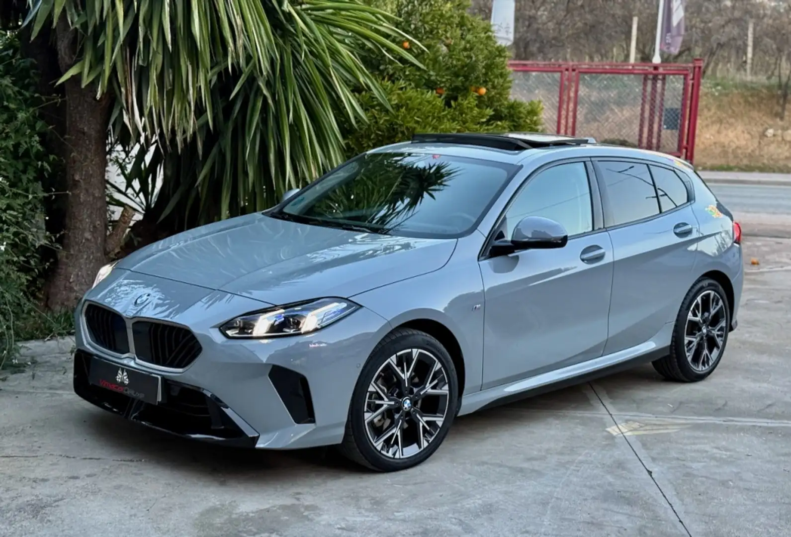 BMW 116 120dA M Sport Gris - 1