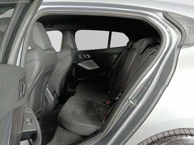 BMW 1 Series view 9