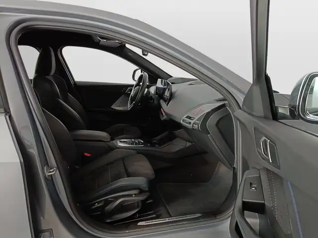 BMW 1 Series view 11