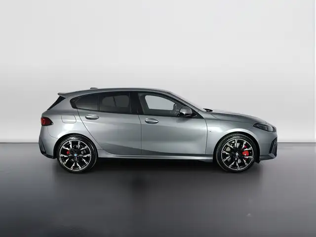 BMW 1 Series view 3