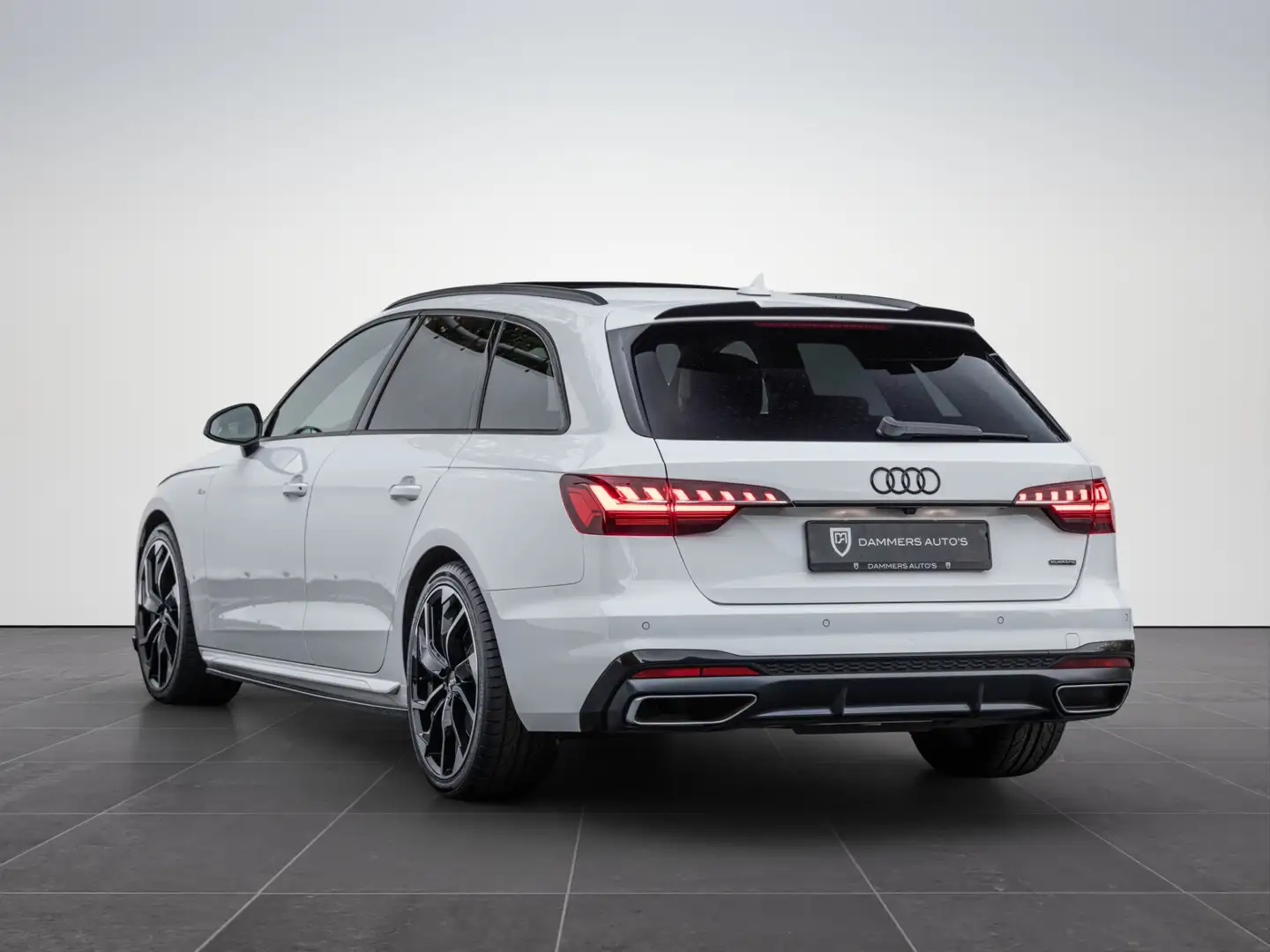 Audi A4 Avant 45 TDI 231pk Quattro S-line Pano Matrix Trek Wit - 2