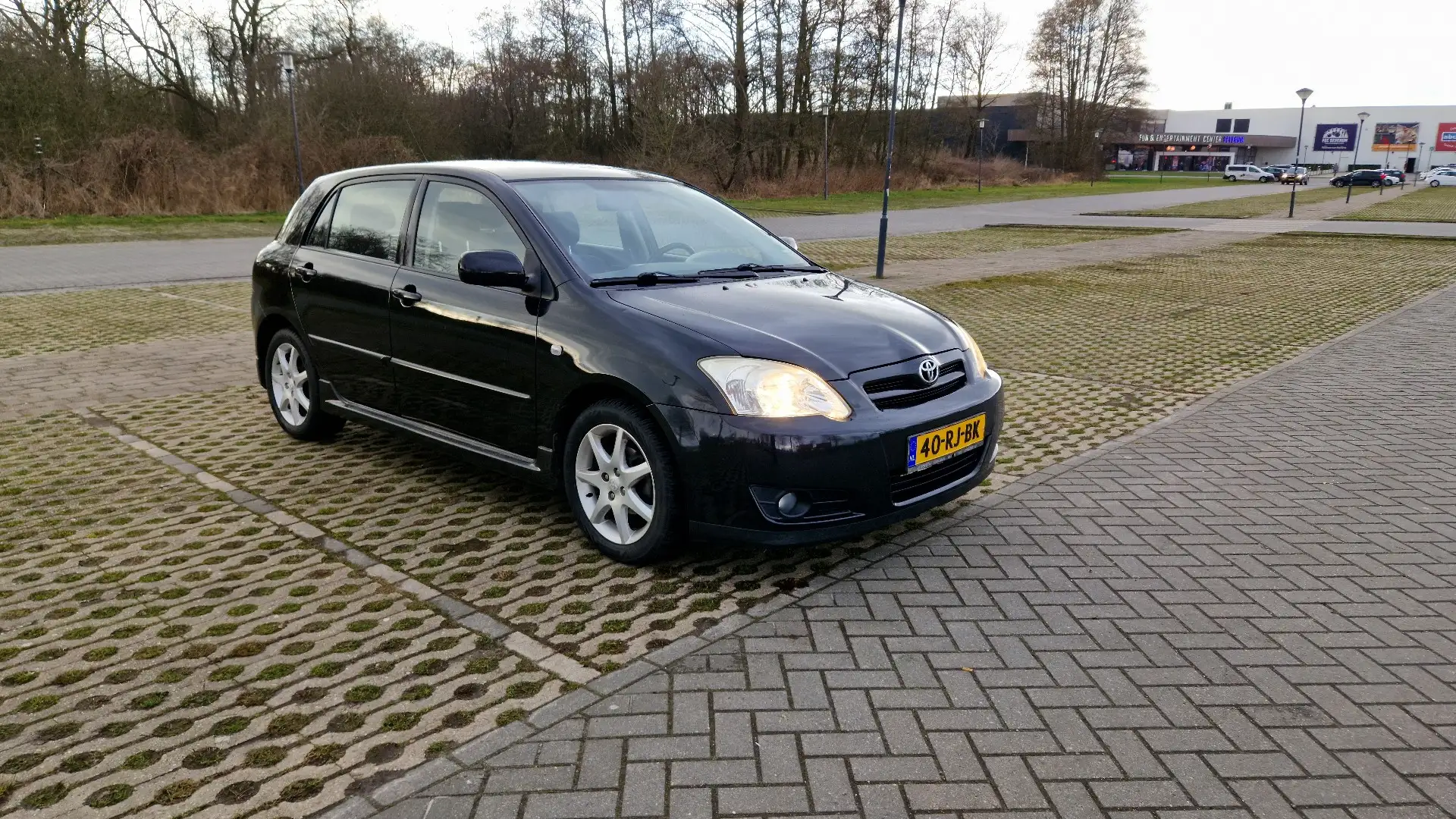 Toyota Corolla 1.6 VVT-i S-line Black - 2