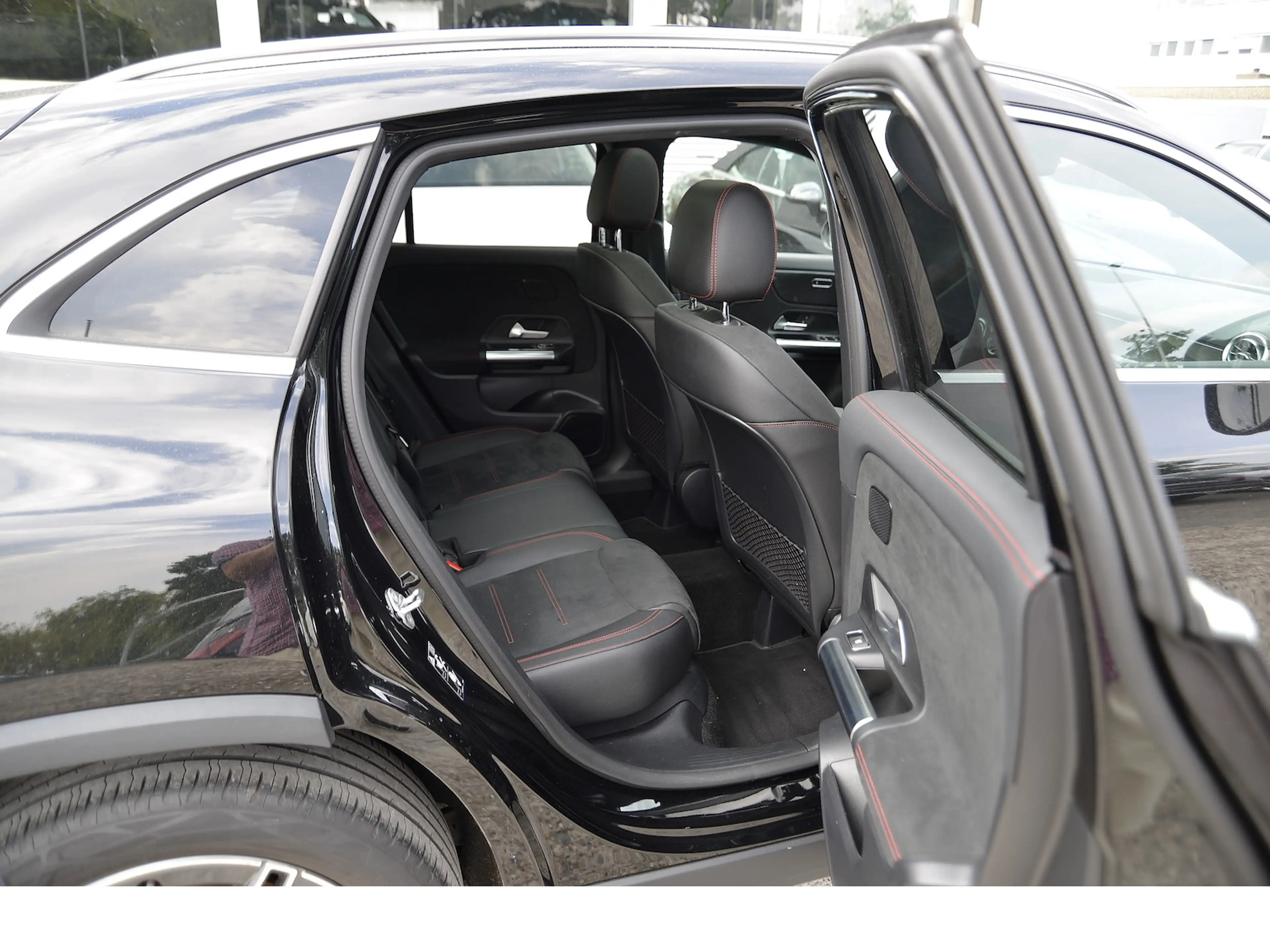 Mercedes-Benz GLA 250 4M AMG Line (AT-Motor Pano Offroad MBUX) — photo 12