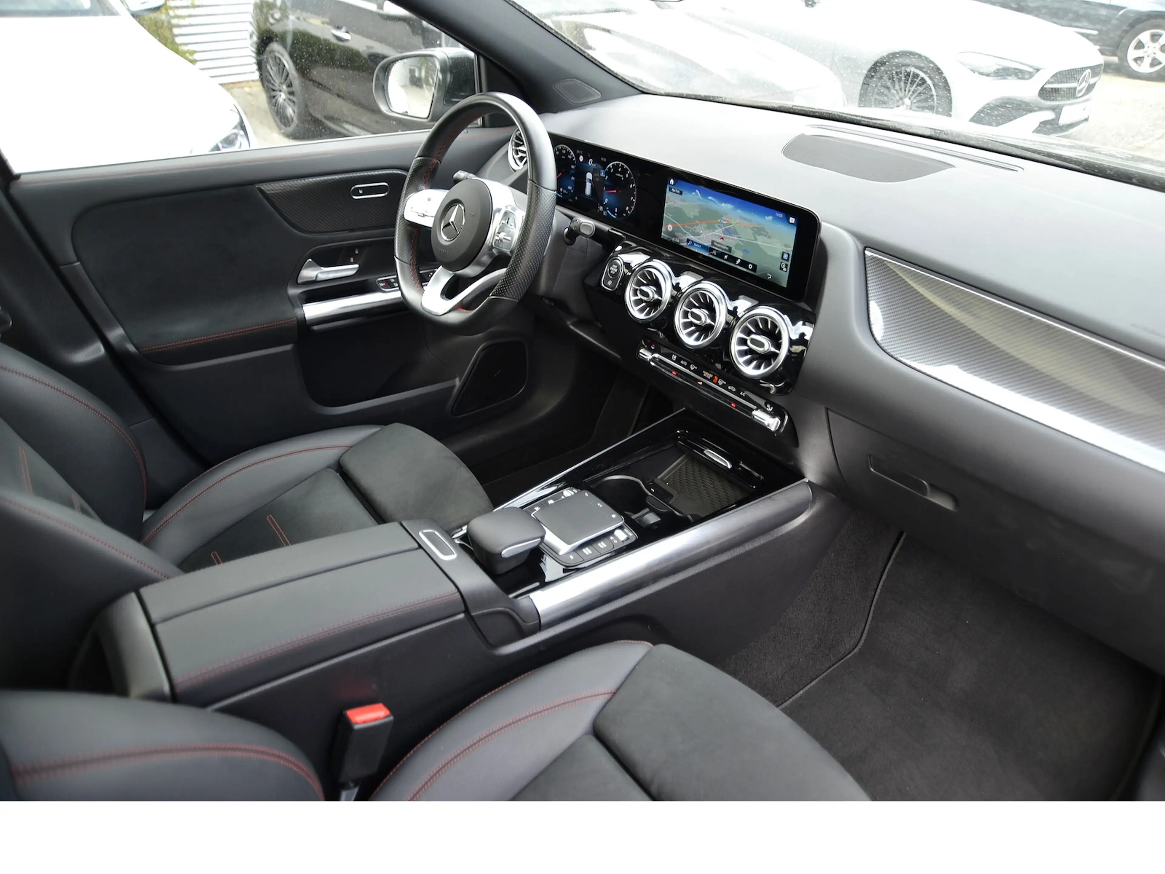 Mercedes-Benz GLA 250 4M AMG Line (AT-Motor Pano Offroad MBUX) — photo 2