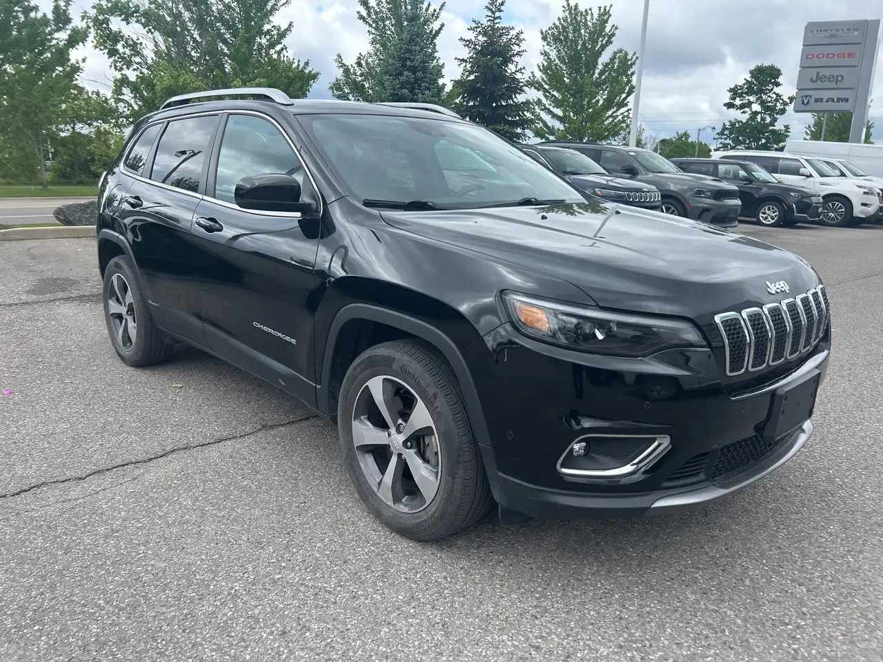 Jeep Cherokee снимка Jeep Cherokee