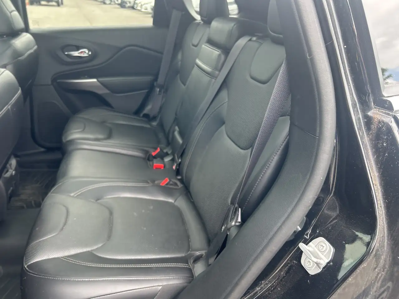 Jeep Cherokee снимка Jeep Cherokee