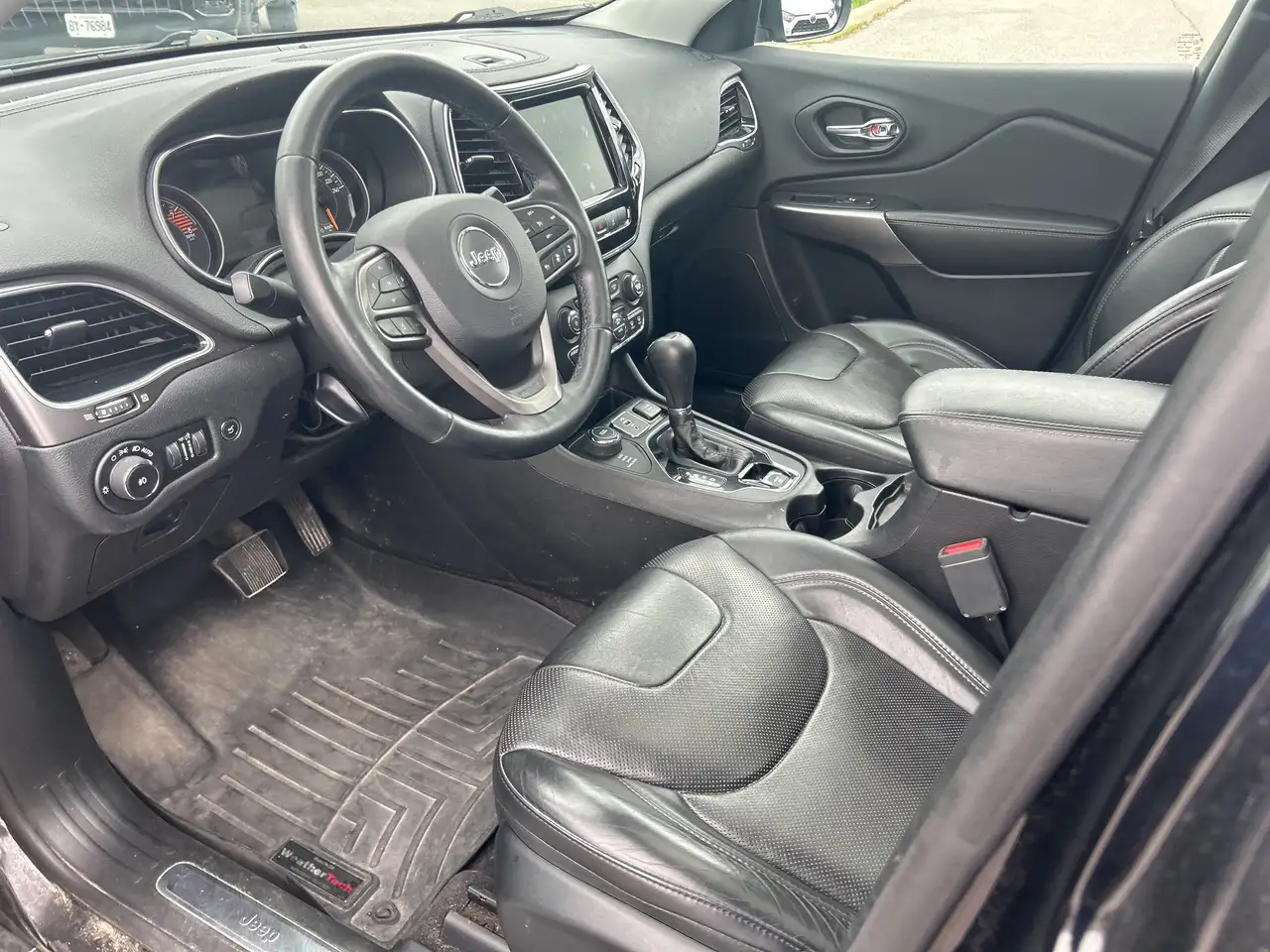 Jeep Cherokee снимка Jeep Cherokee