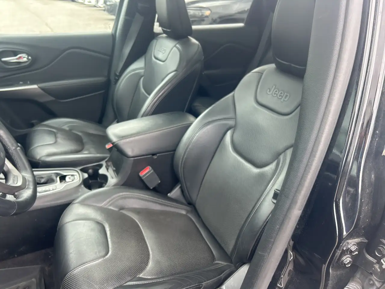 Jeep Cherokee снимка Jeep Cherokee
