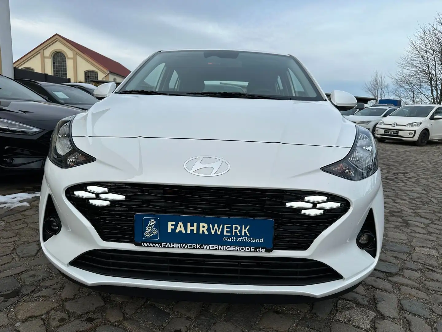 Hyundai i10 1.0 Spring/Navi+Bluelink/Rückfk. Weiß - 1