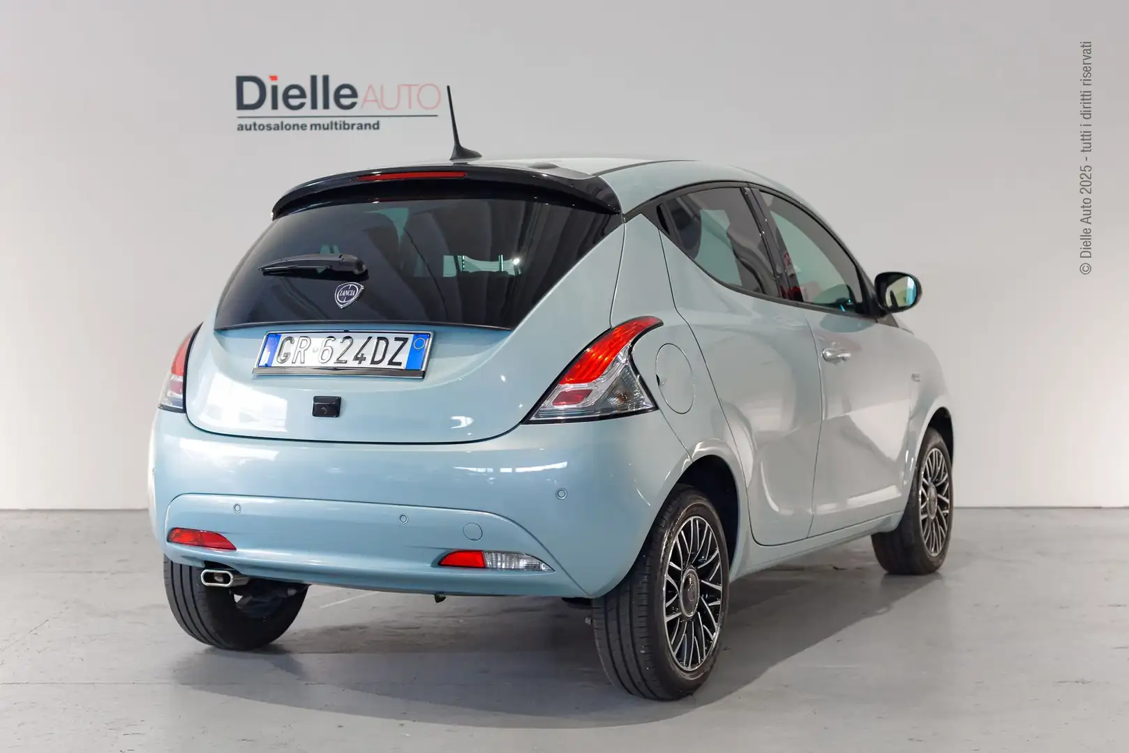 Lancia Ypsilon 1.0 5 porte S&S Hybrid Platino 5 posti Azul - 2