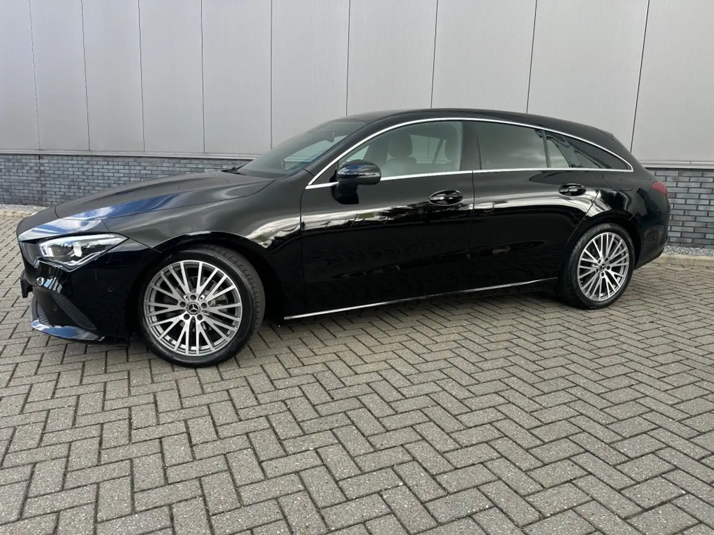 Mercedes-Benz CLA 180 Shooting Brake180 LUXURY LINE Zwart - 2