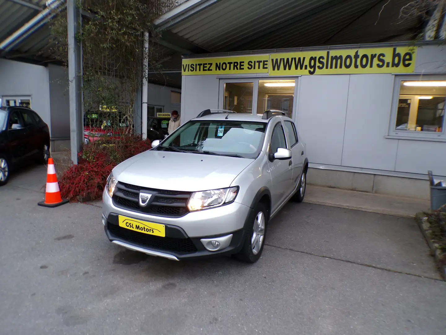 Dacia Sandero 1.5 dCi 90cv gris 02/16 Stepway Capteurs Radio USB Argent - 1