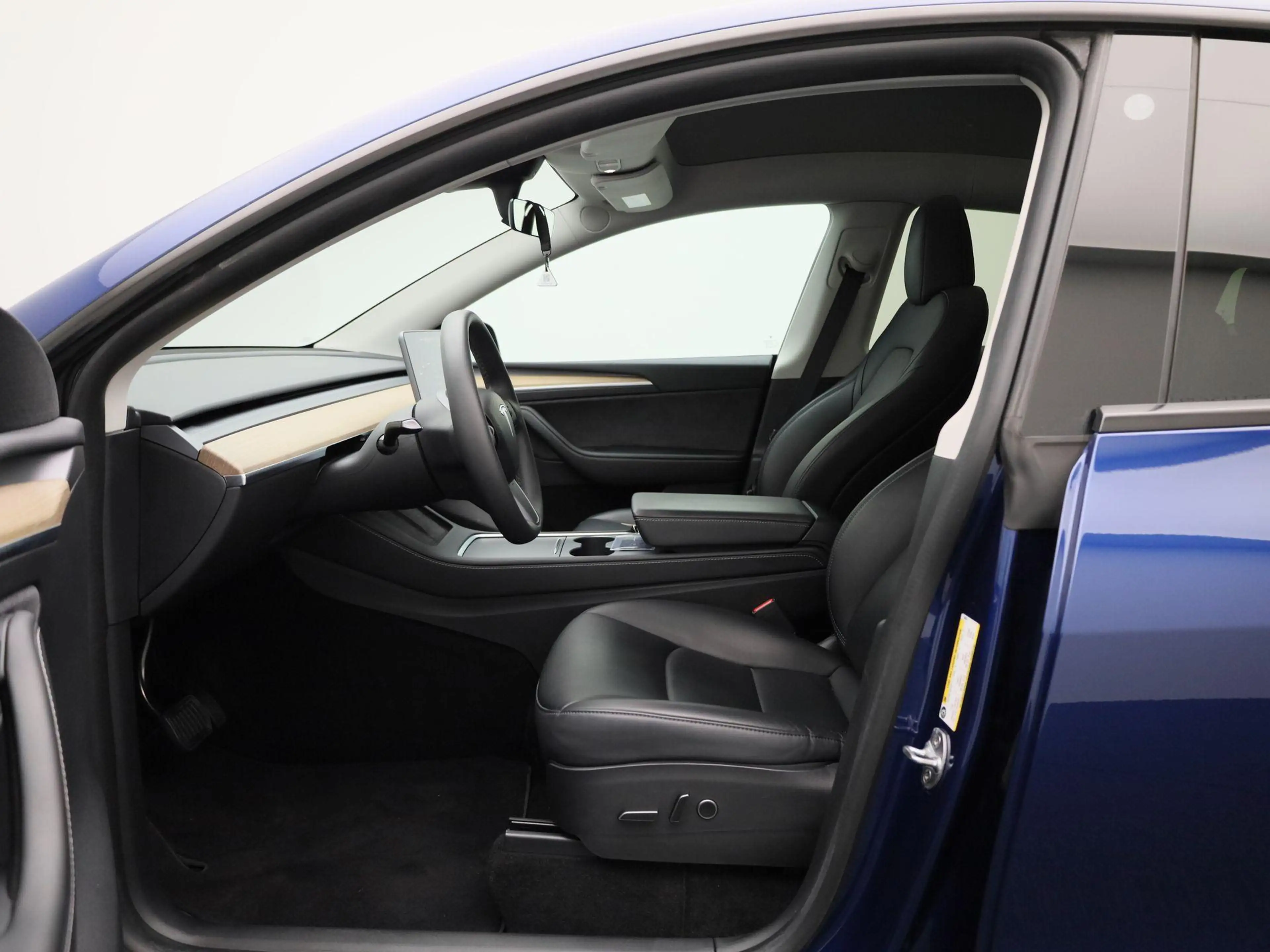 Tesla Model Y Hinterradantrieb RWD FULL SELF DRIVING | PANO | LE — photo 9