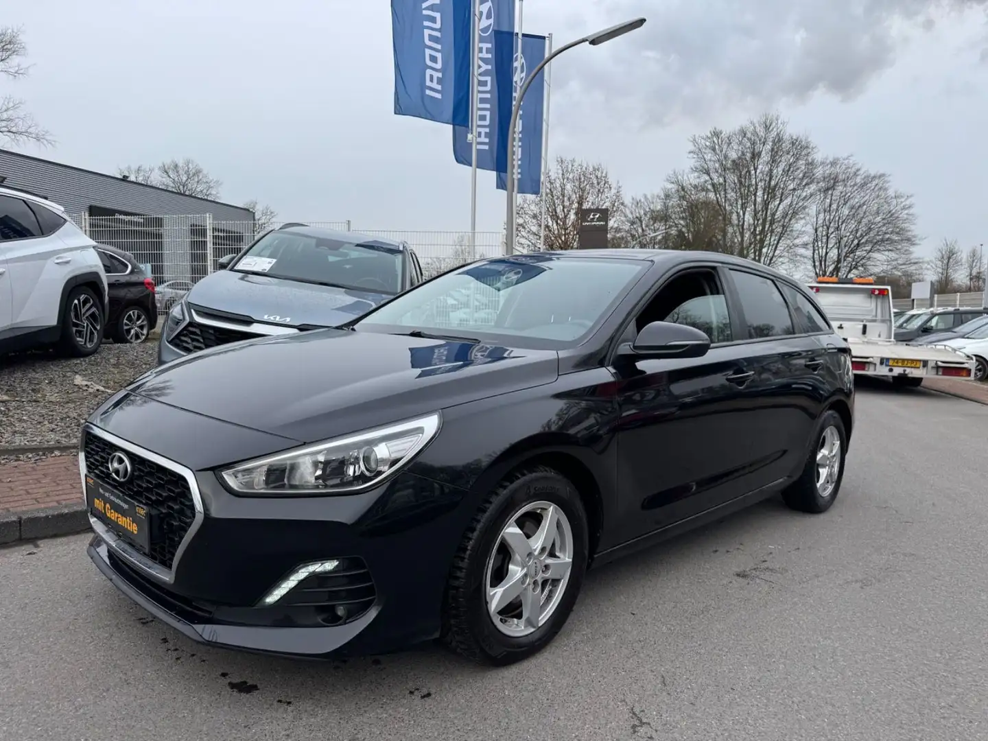 Hyundai i30 2.HAND/AUTOMATIK/KLIMA/ALU/TÜV-SERV.-NEU!!! Noir - 1