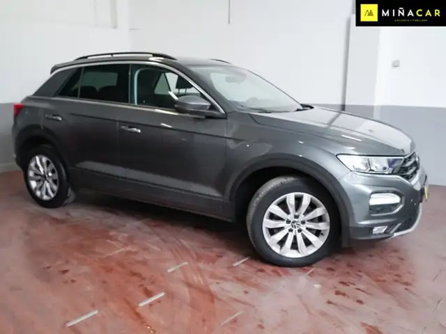 Volkswagen T-Roc view 2
