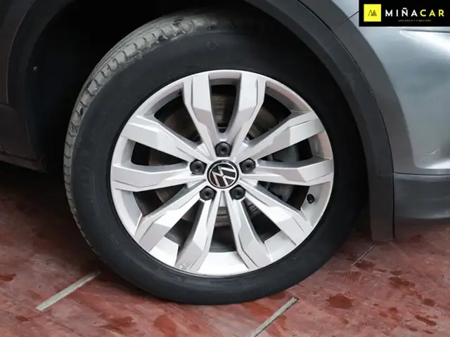 Volkswagen T-Roc view 23