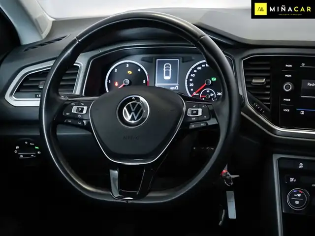 Volkswagen T-Roc view 14