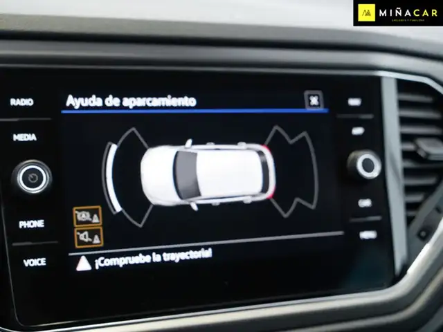 Volkswagen T-Roc view 11