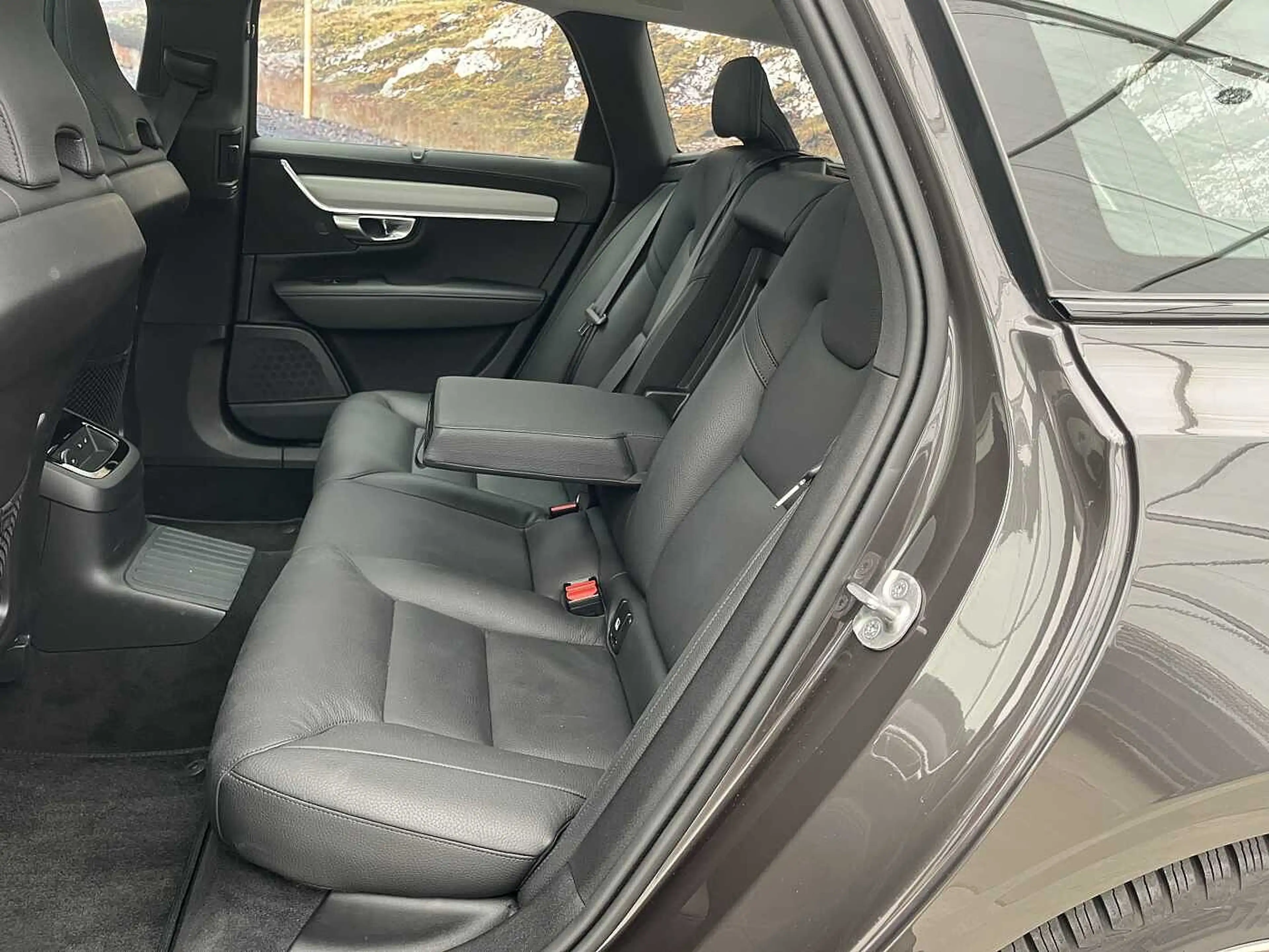 Volvo V90 T6 PLUS DARK + PANODAK + 360° + HUD + ... — photo 10