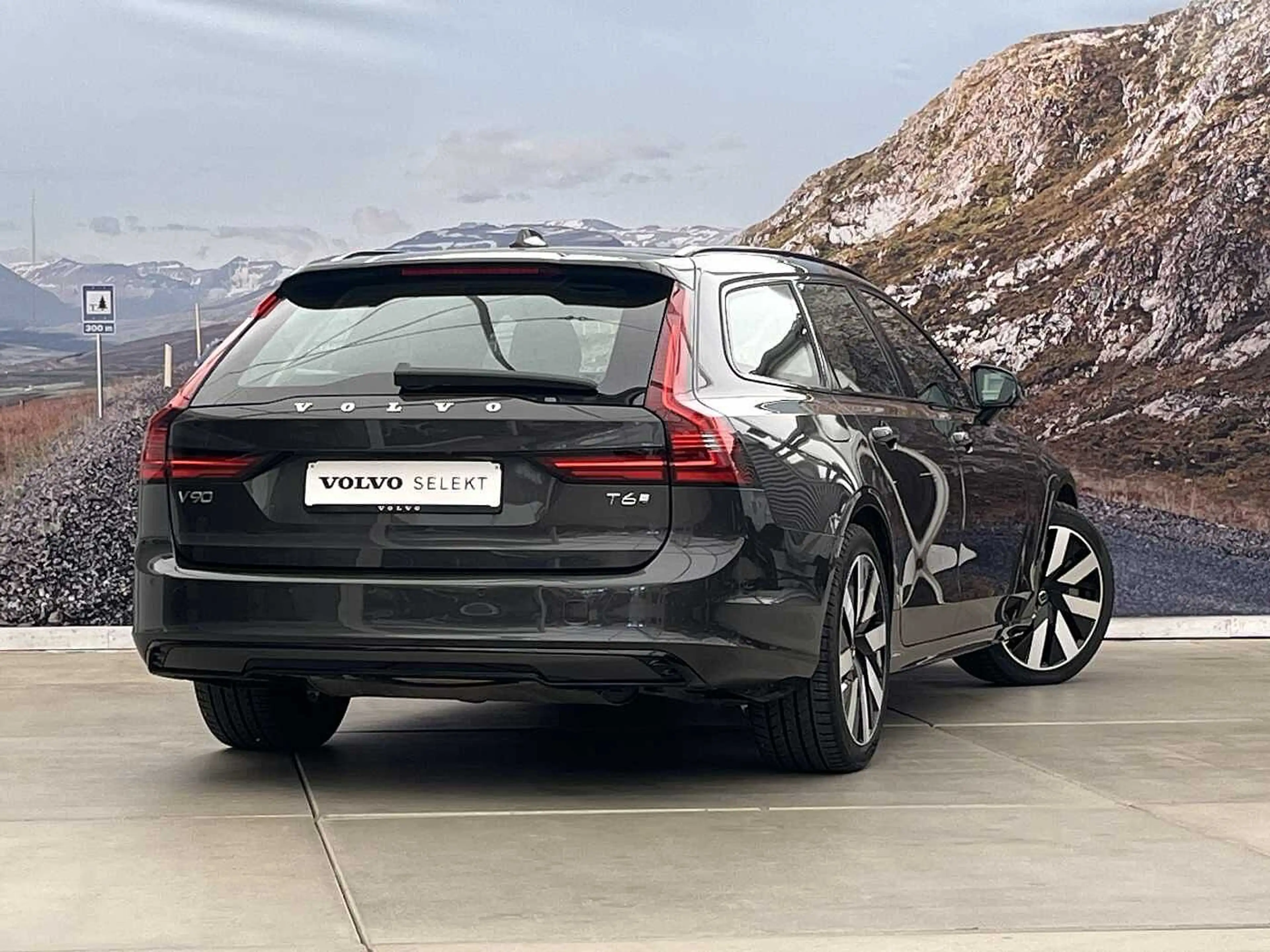 Volvo V90 T6 PLUS DARK + PANODAK + 360° + HUD + ... — photo 3