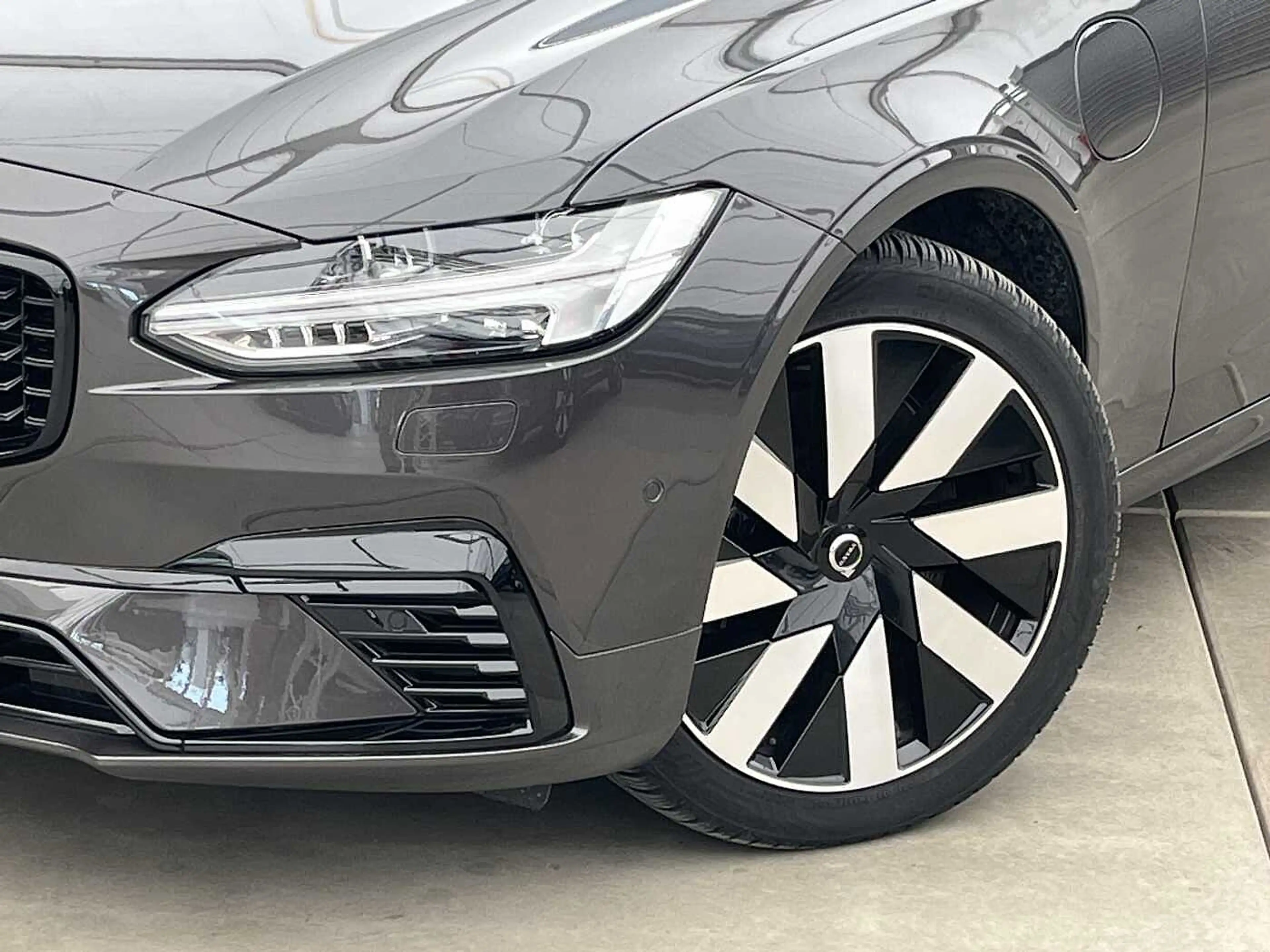 Volvo V90 T6 PLUS DARK + PANODAK + 360° + HUD + ... — photo 4