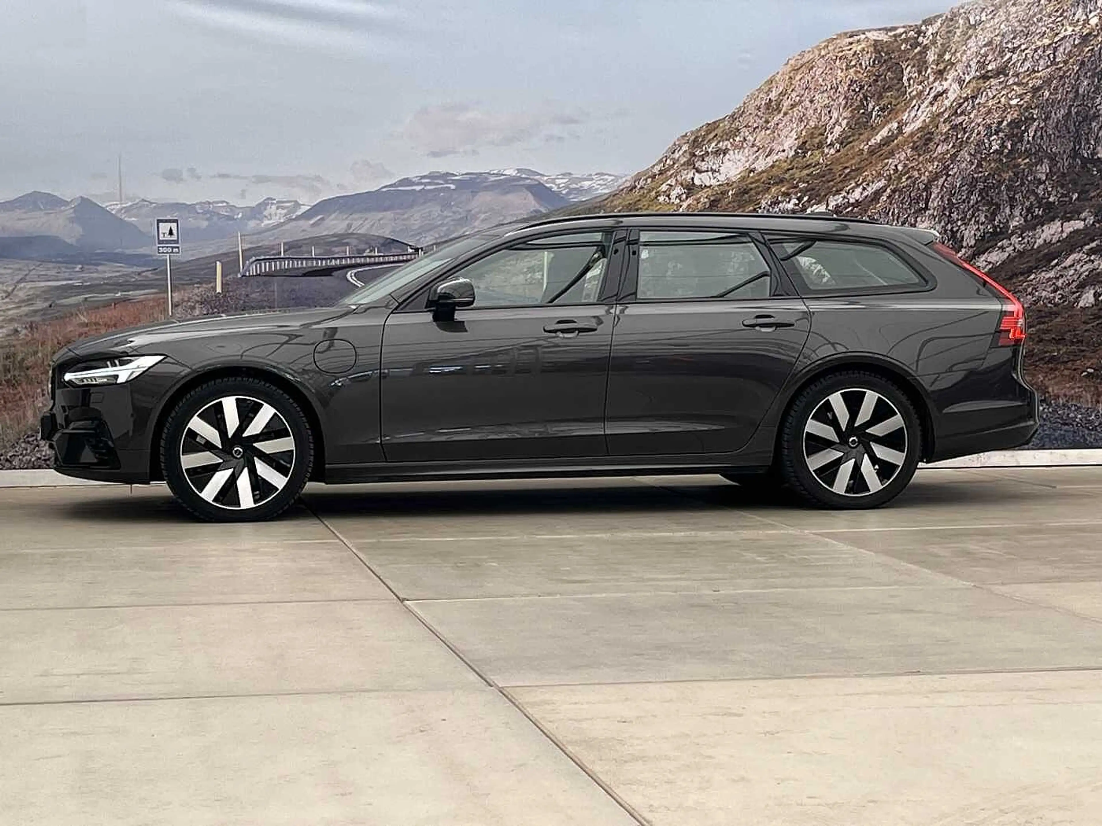 Volvo V90 T6 PLUS DARK + PANODAK + 360° + HUD + ... — photo 2