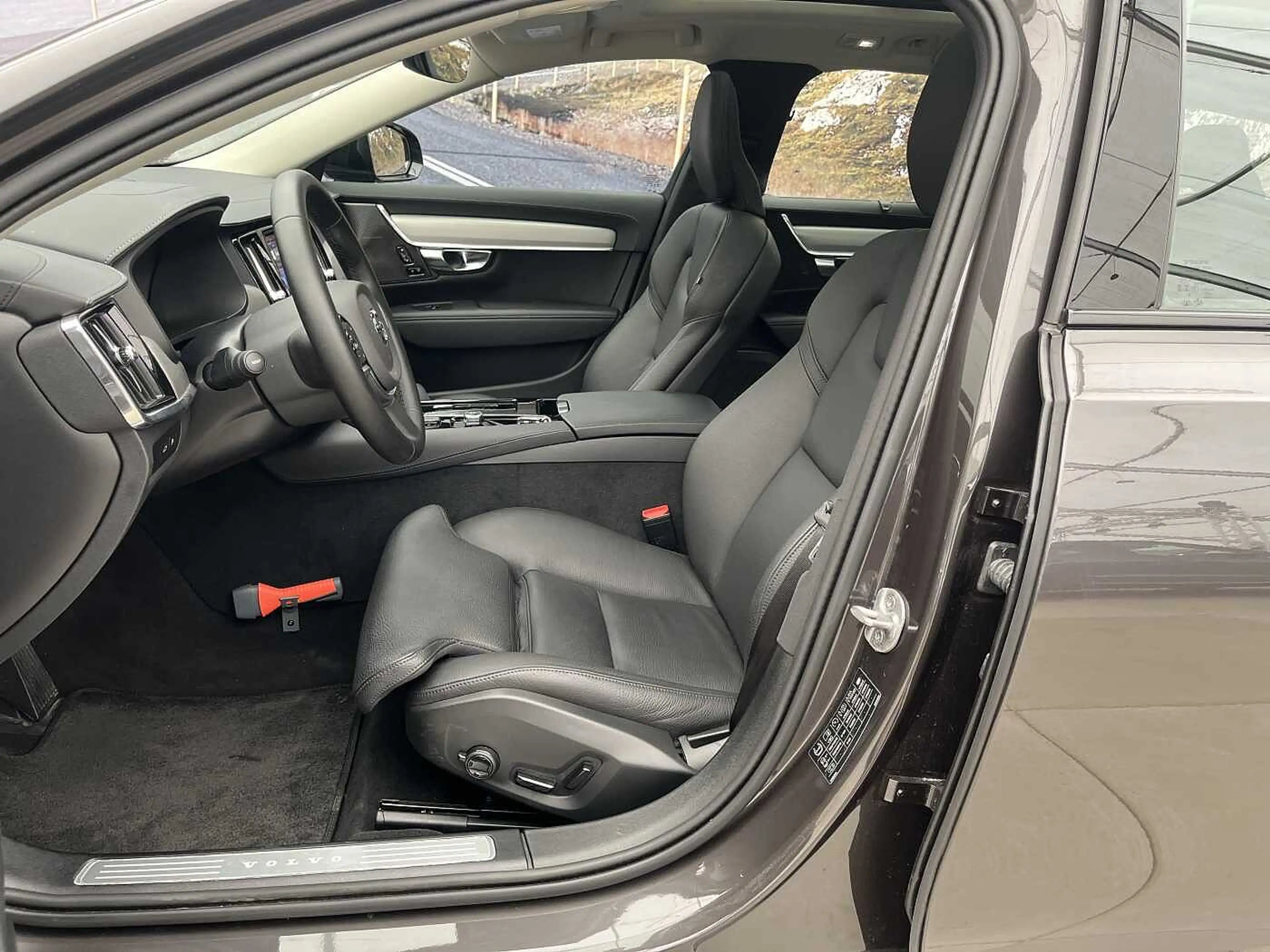 Volvo V90 T6 PLUS DARK + PANODAK + 360° + HUD + ... — photo 7