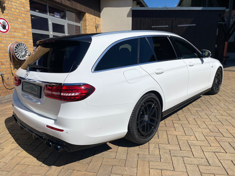 Mercedes-Benz E 53 AMG 4Matic+ Distronic+ Pano 360° AHK LED — photo 4