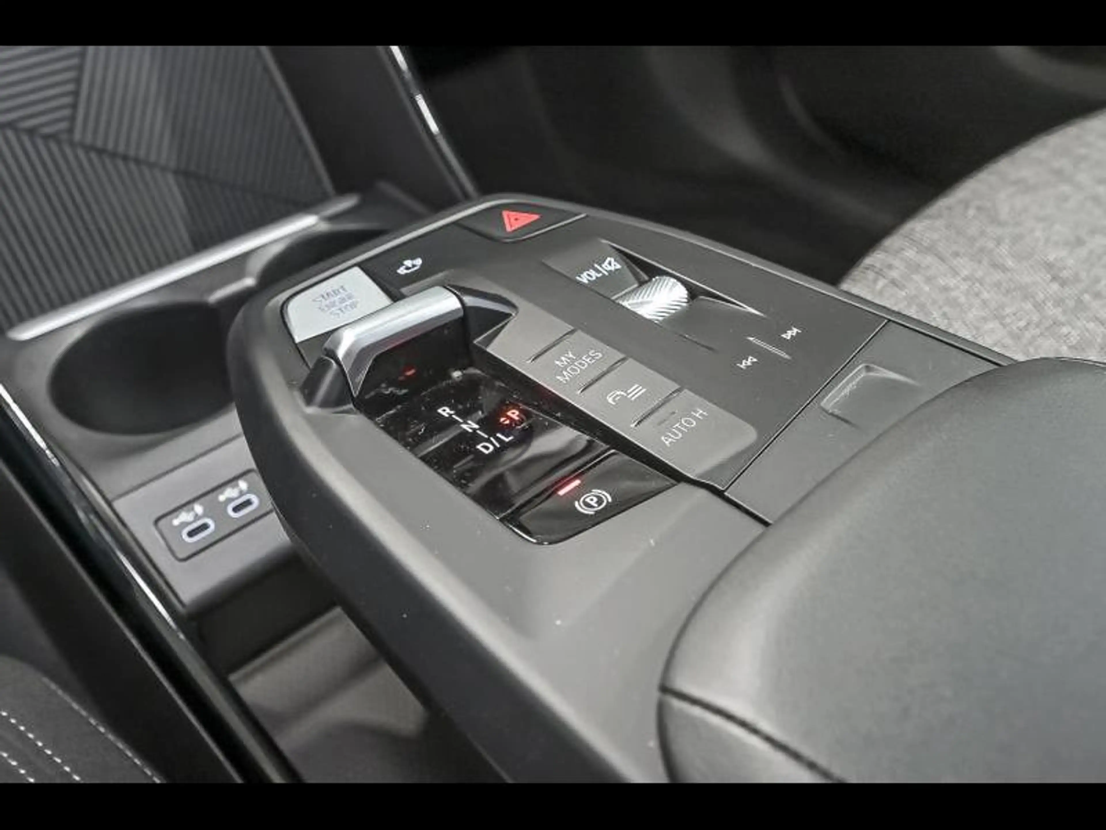 BMW 225 e xDrive - CAM|CARPLAY|DASS — photo 9