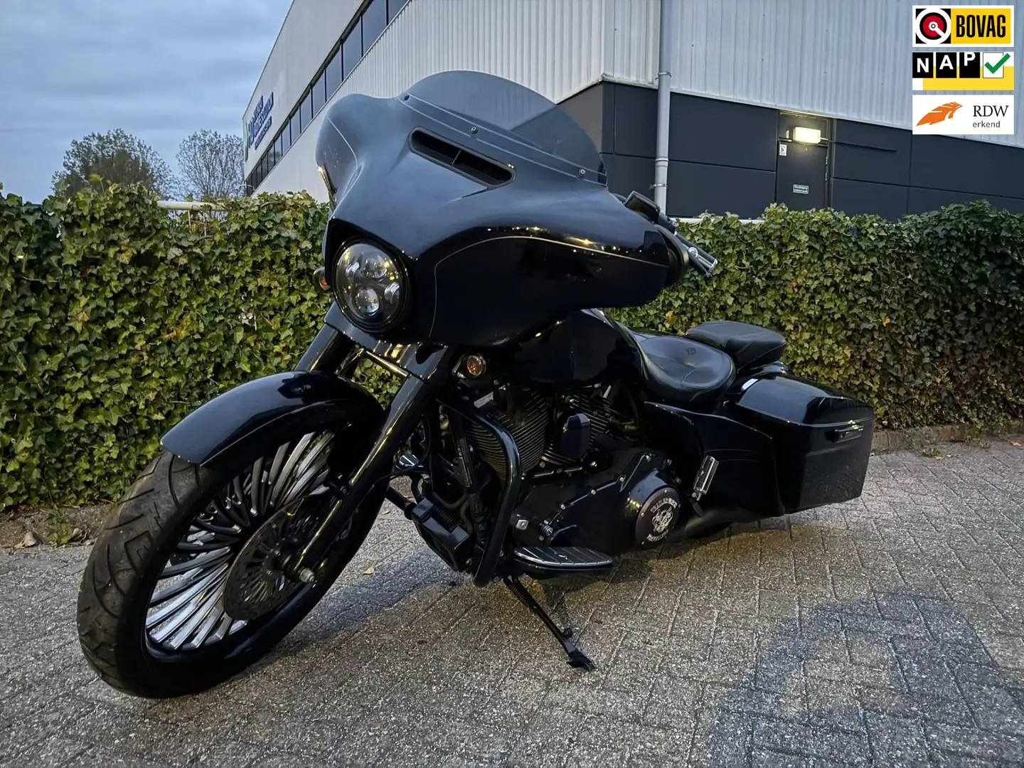 Harley-Davidson Tour Glide 103 FLHXS Street Special bagger - 1