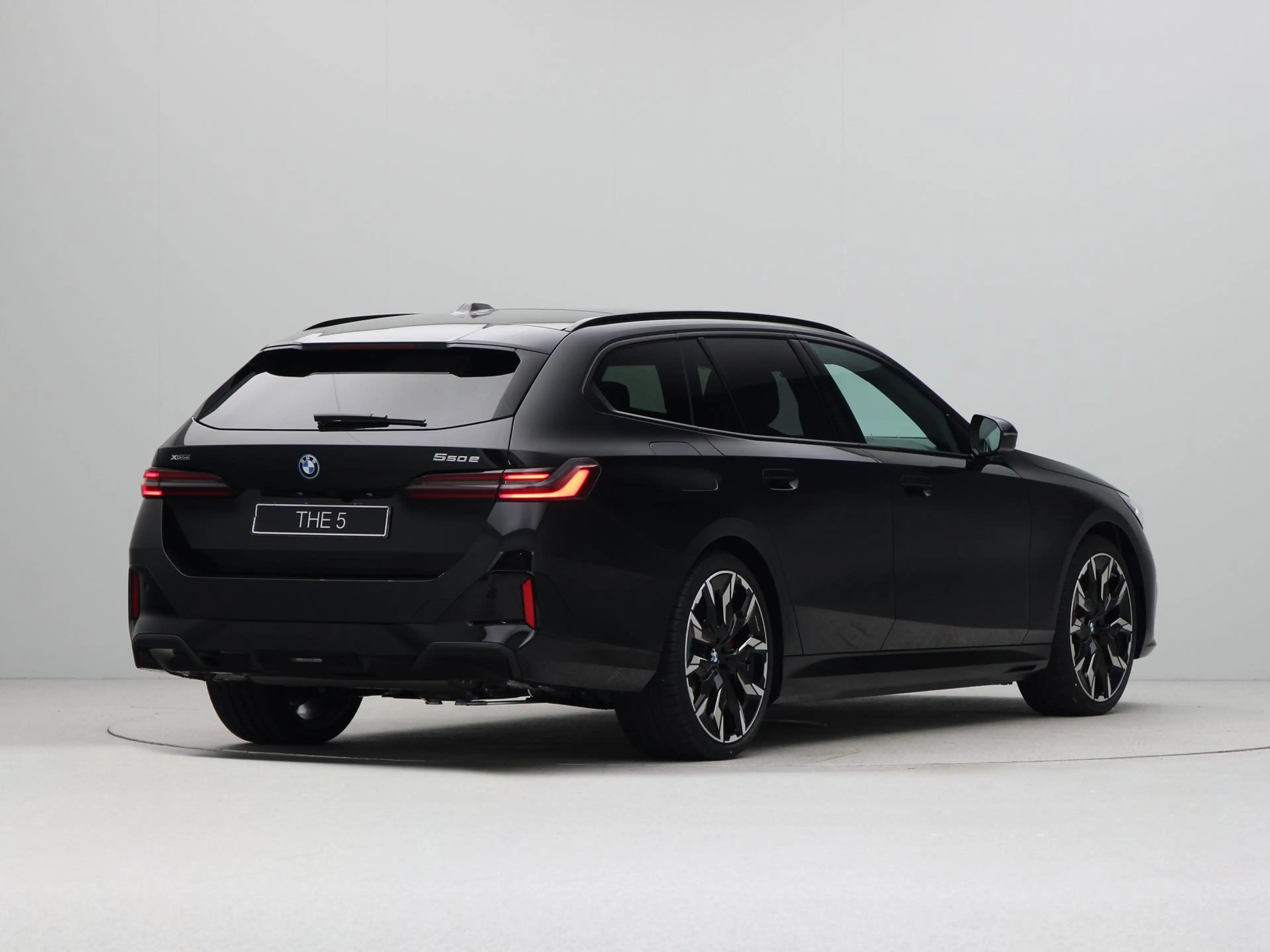 BMW 550 5 serie Touring 550e xDrive — photo 9
