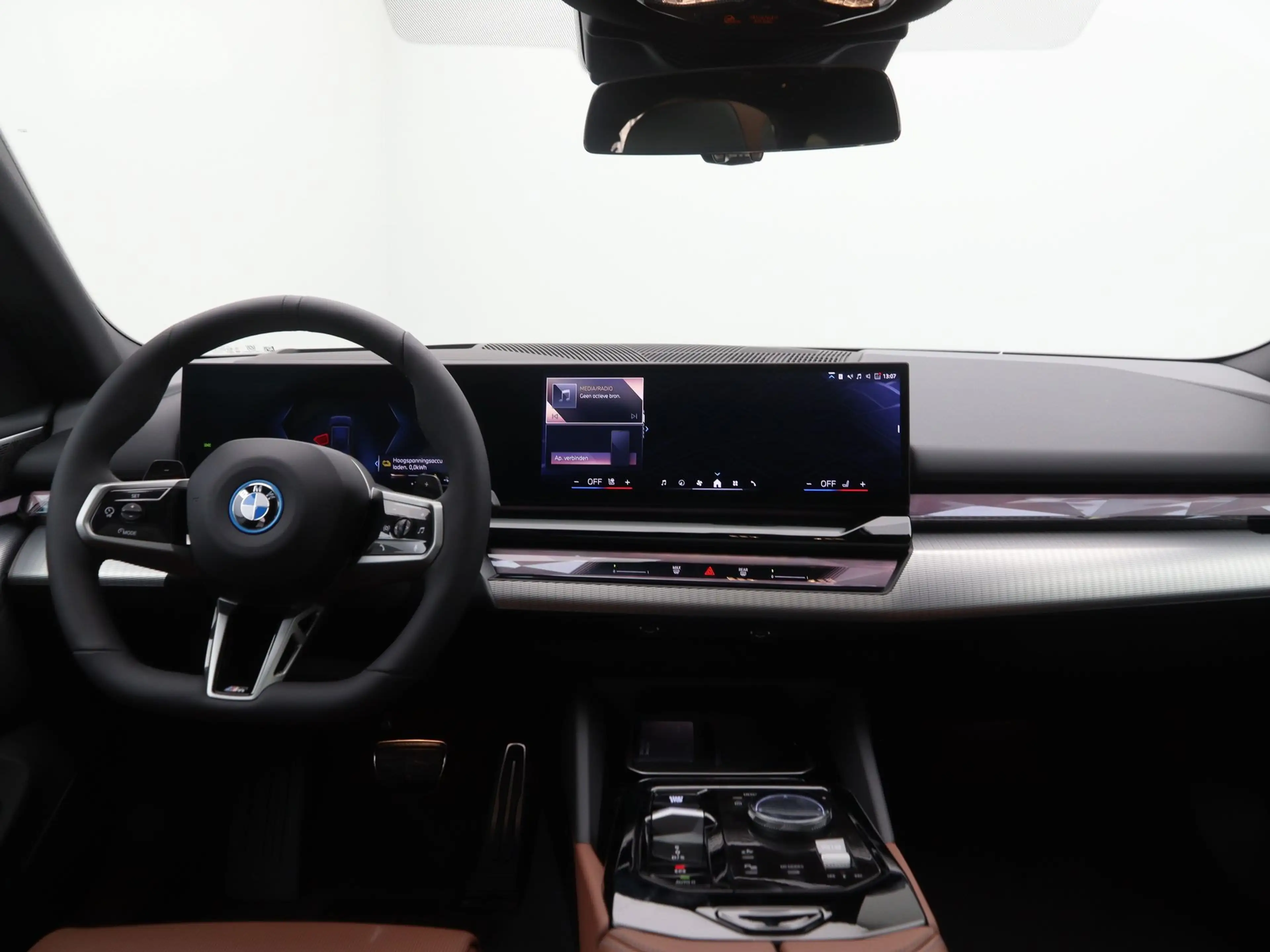BMW 550 5 serie Touring 550e xDrive — photo 13
