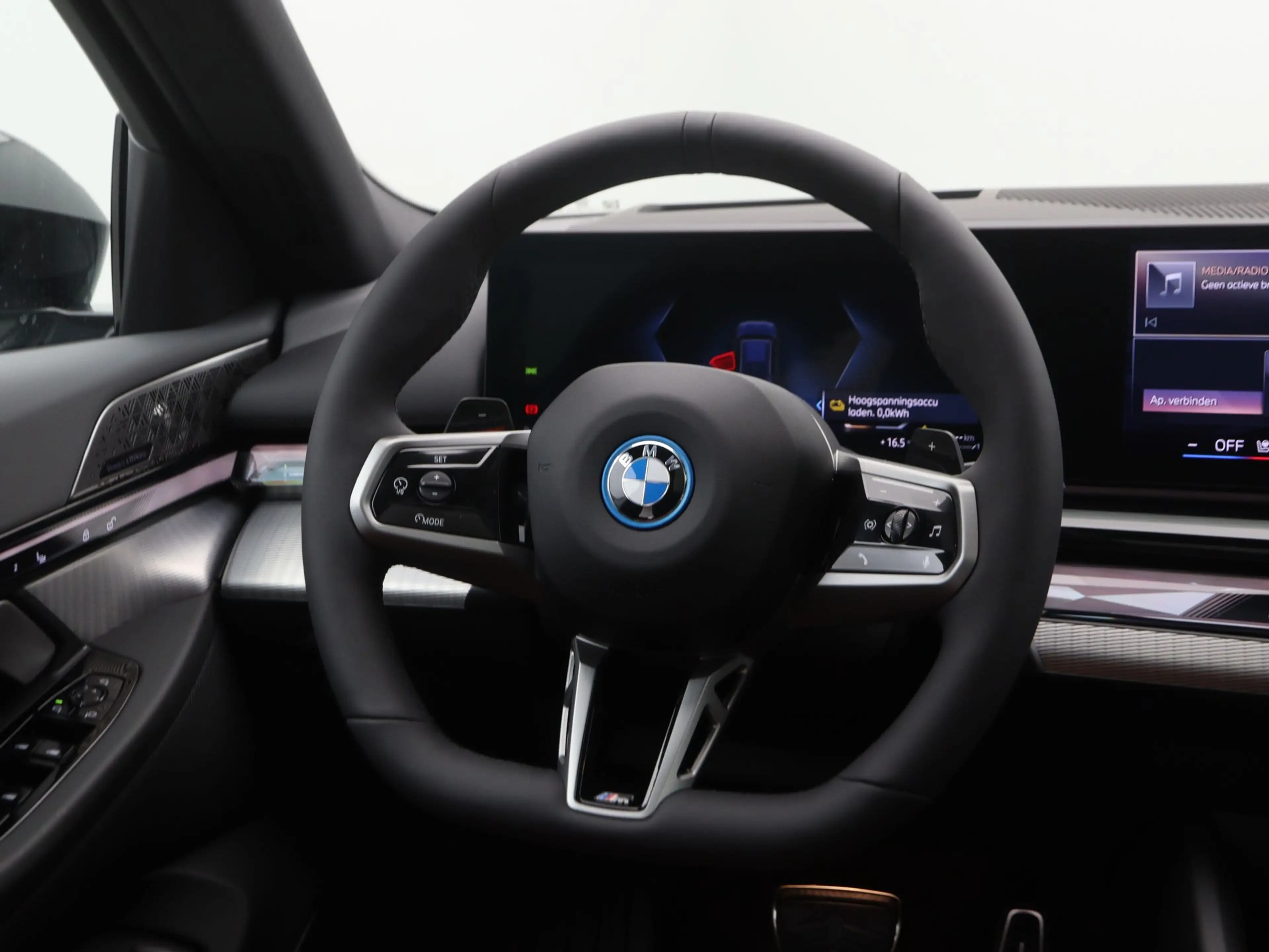 BMW 550 5 serie Touring 550e xDrive — photo 2