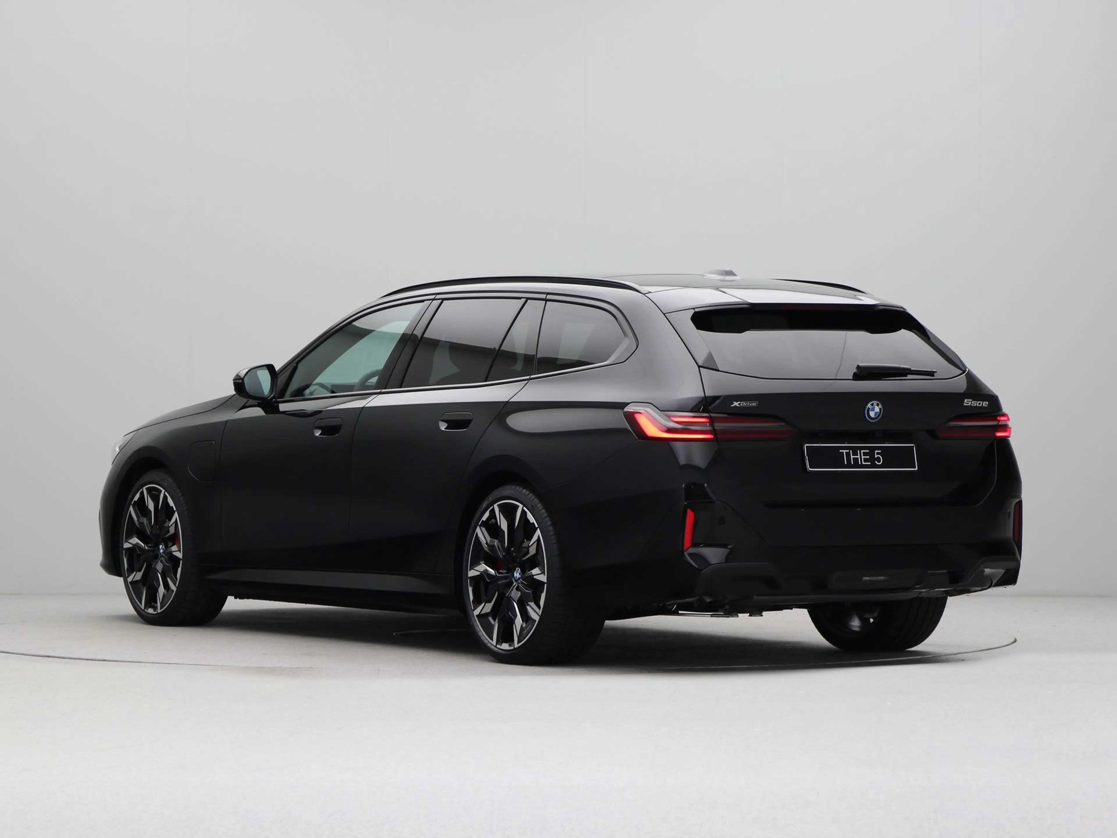 BMW 550 5 serie Touring 550e xDrive — photo 11