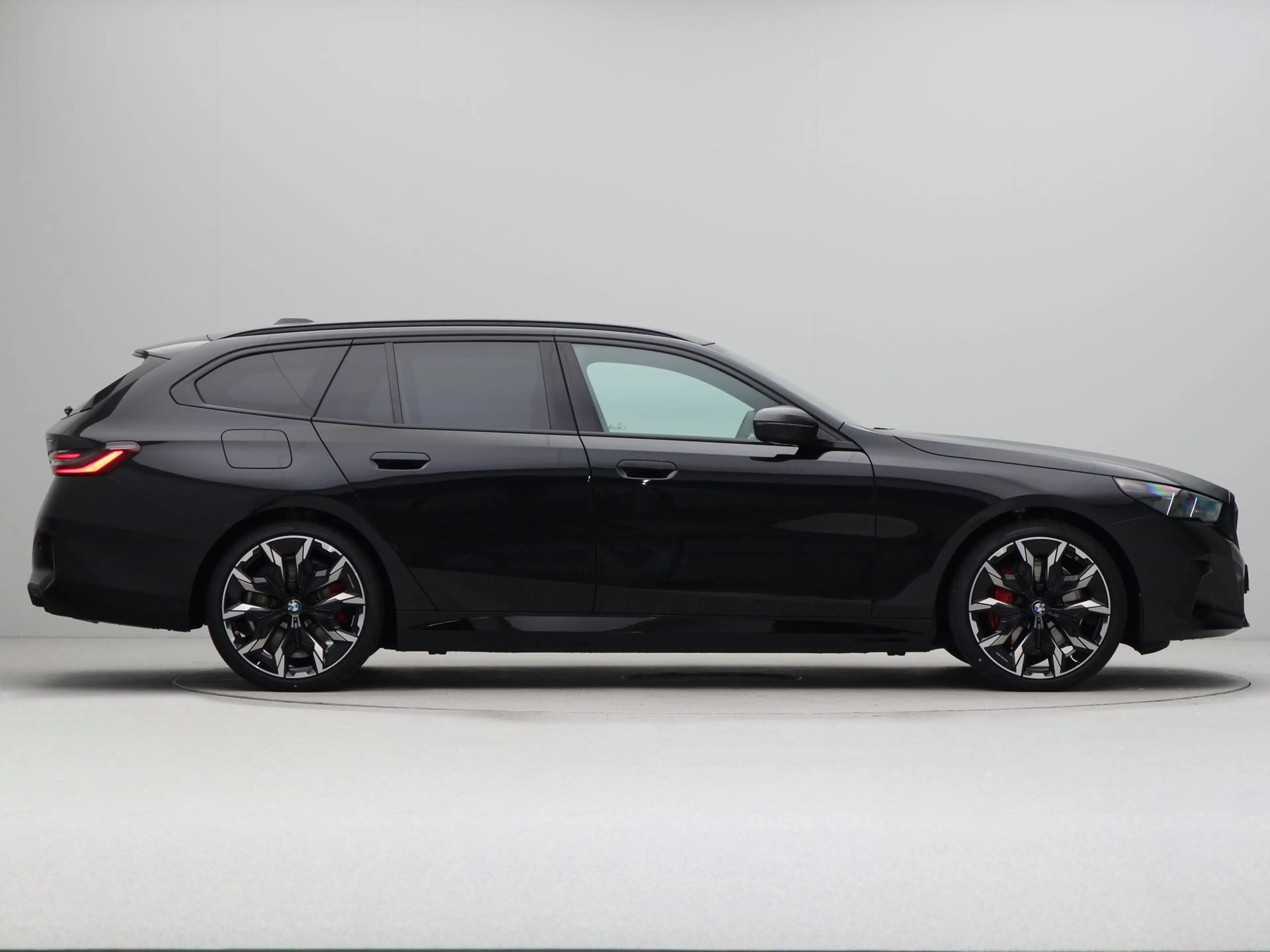 BMW 550 5 serie Touring 550e xDrive — photo 8