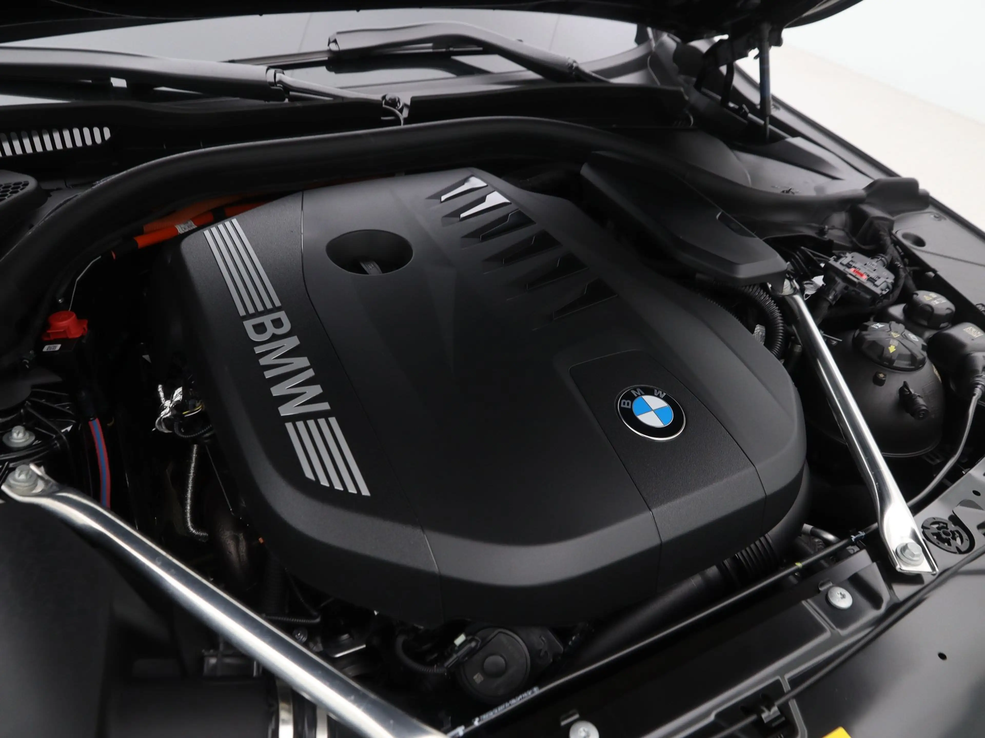 BMW 550 5 serie Touring 550e xDrive — photo 4