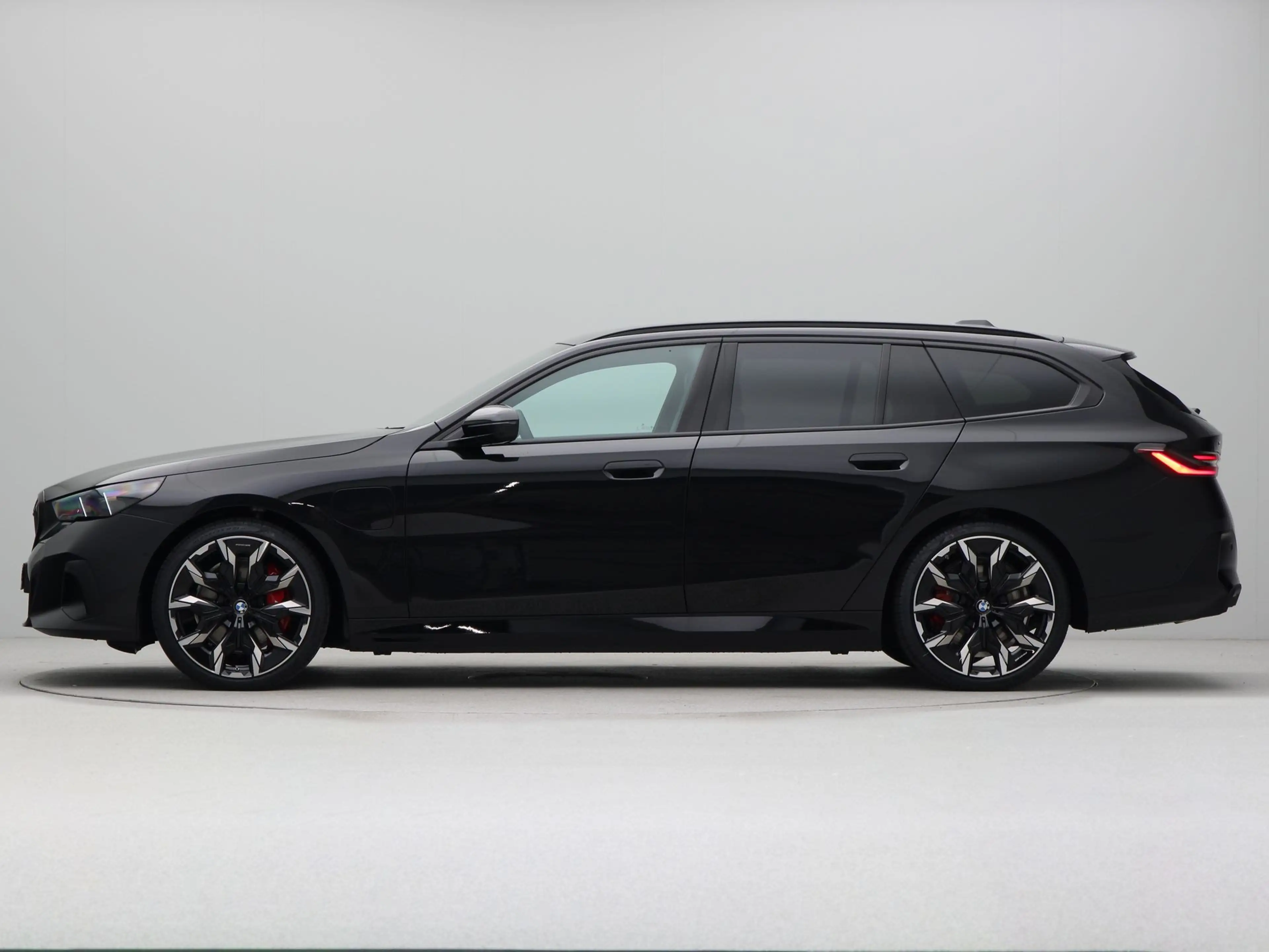 BMW 550 5 serie Touring 550e xDrive — photo 12
