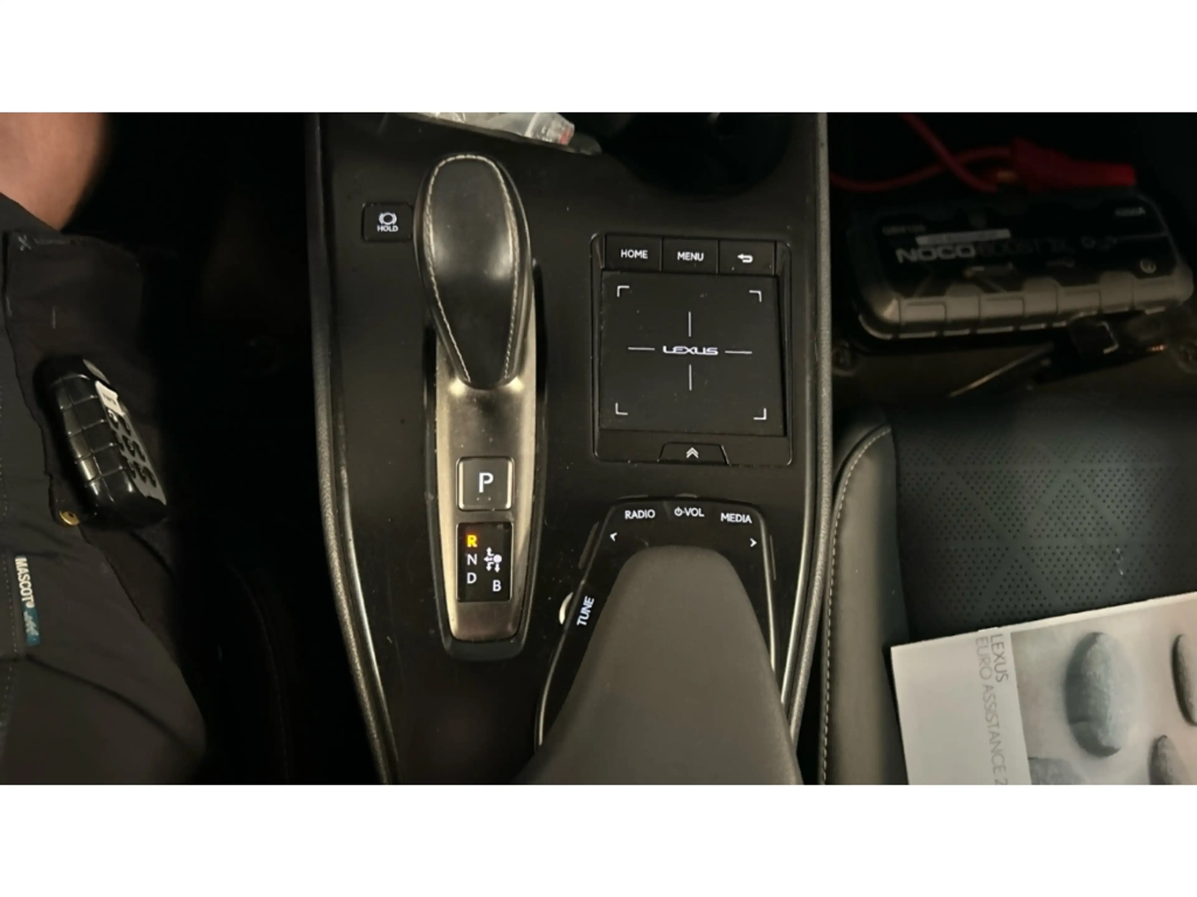 Lexus UX 300e Premium Kamera App-Navi LED Leder Sitzklima — photo 11