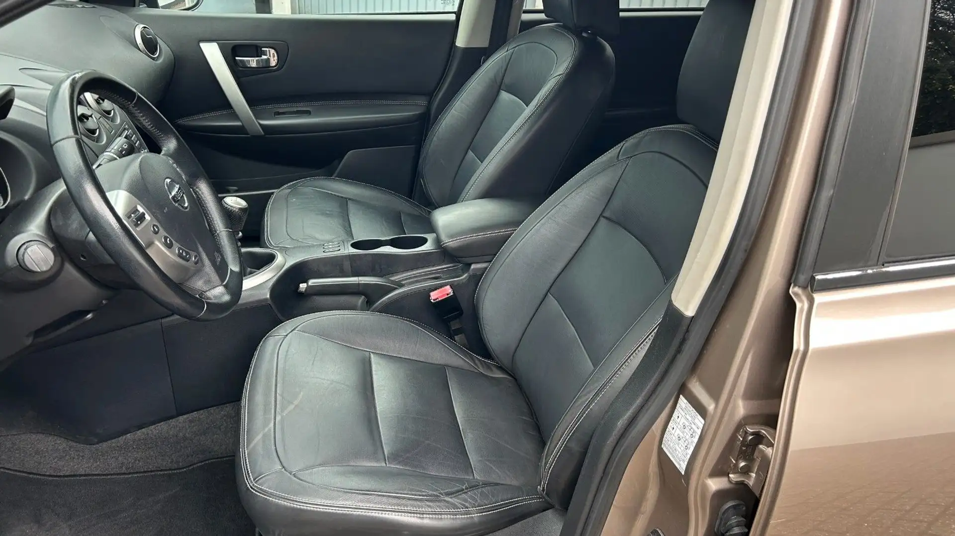 Nissan Qashqai 2.0 Tekna aus 2.Besitz / Leder / Navi Zlatá - 2