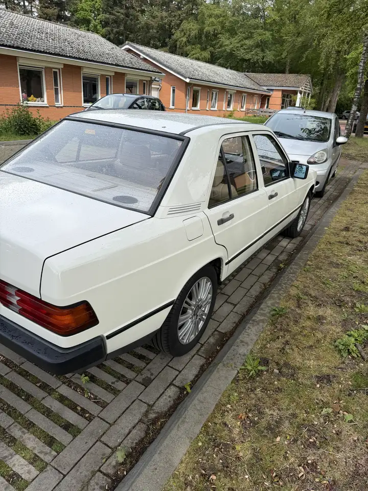 Mercedes-Benz 190 2.0, foto 2
