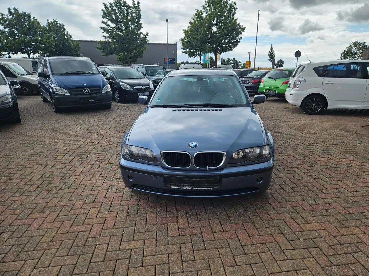 BMW 318 Baureihe 3 Lim. 318i Blau - 2