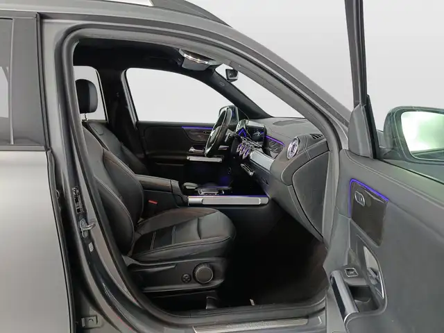 Mercedes-Benz GLB view 11
