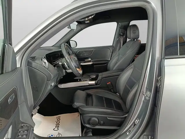 Mercedes-Benz GLB view 8
