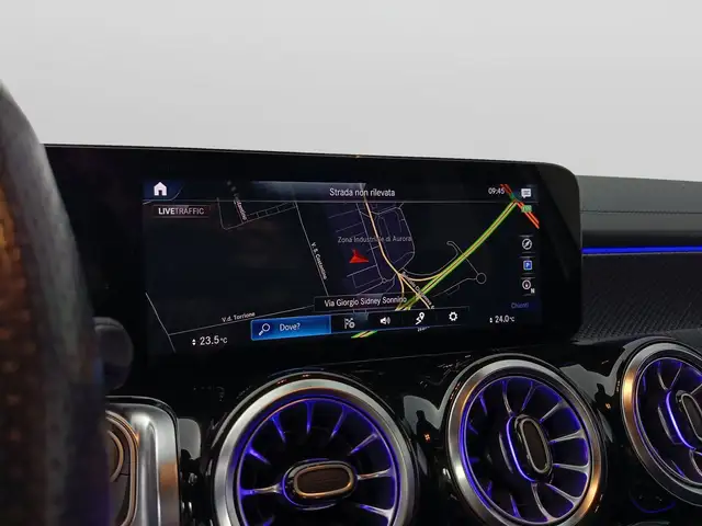Mercedes-Benz GLB view 13