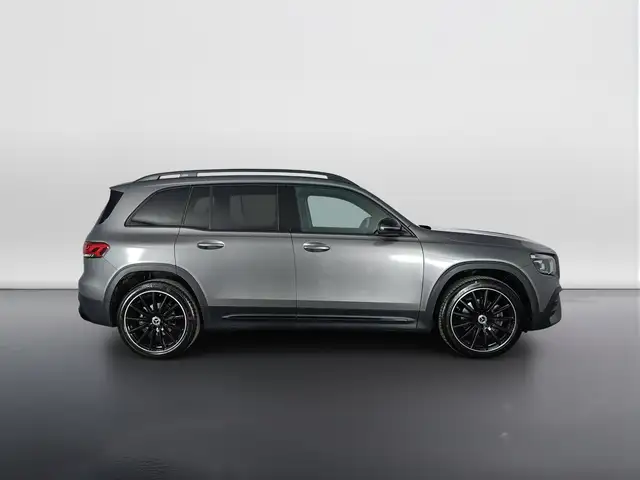 Mercedes-Benz GLB view 3