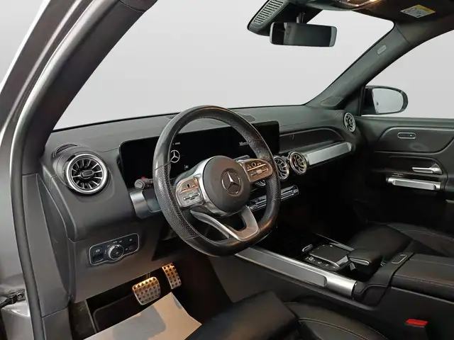 Mercedes-Benz GLB view 7