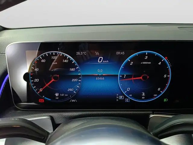 Mercedes-Benz GLB view 12