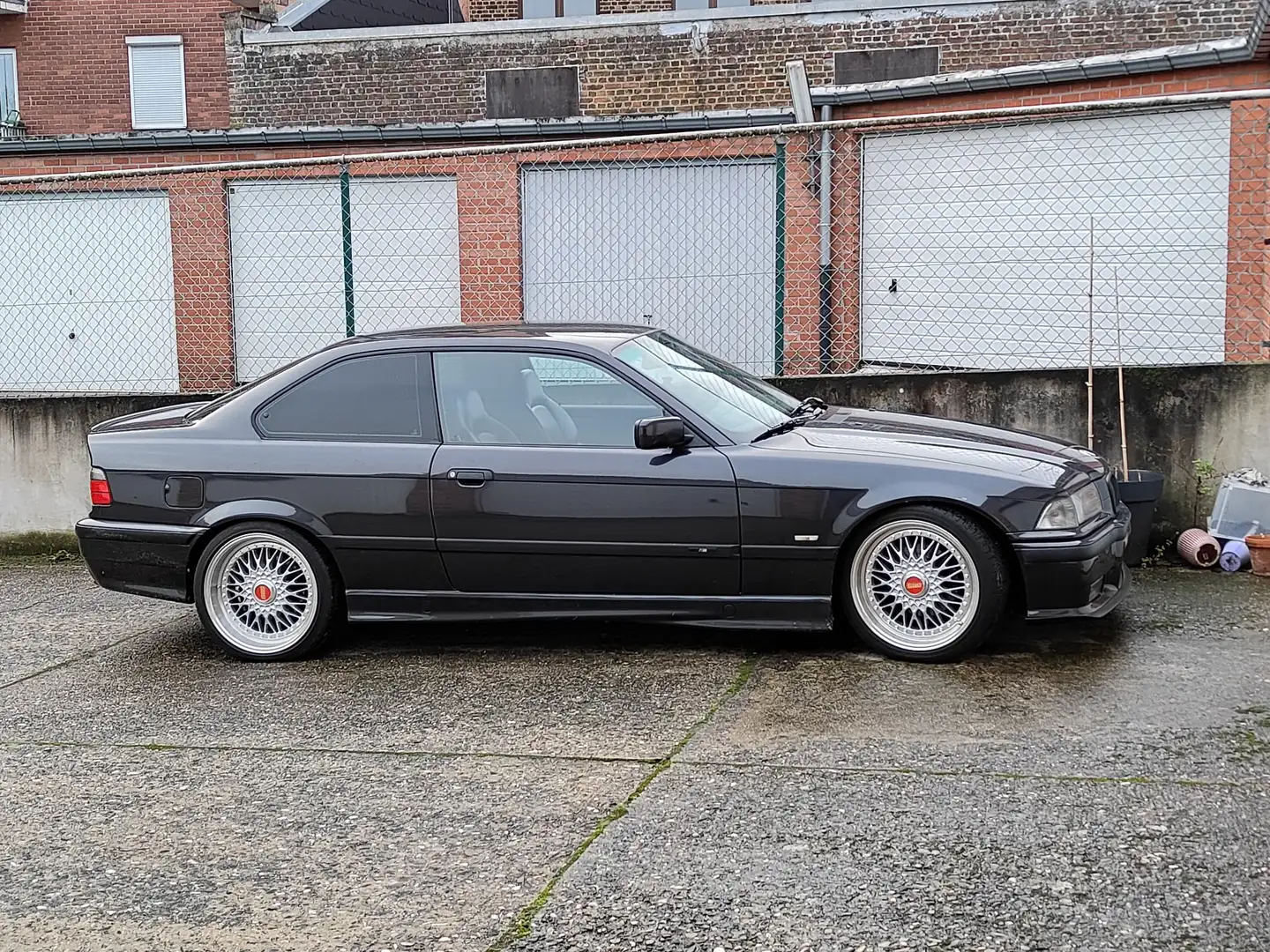BMW 328 328i - 2