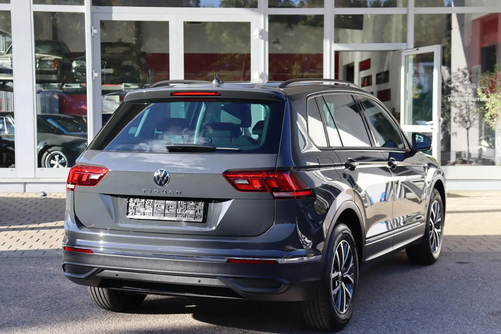 Volkswagen Tiguan 2.0TDI/ Business-Paket/Touch/LED/Dig-Cock Grau - 2